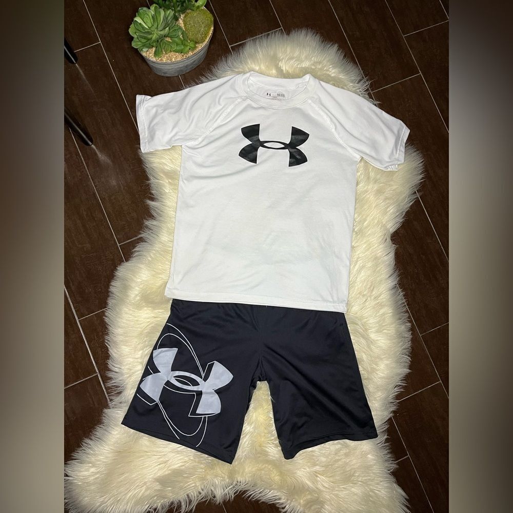 Under Armour White and Black Athletic Set Sz Large